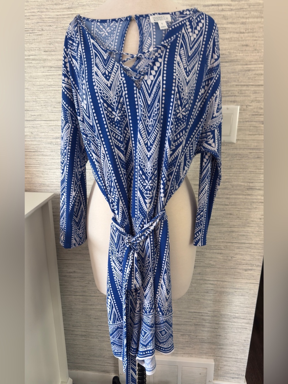 Market & Spruce Blue and White Geometric Long-Sleeve Tie-Front shorts outfit SzM